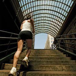 Las escaleras, sustituto de las grandes cuestas en la ciudad. Foto: Womenshealthmag.com