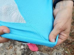 Detalle de la camiseta Helly Hansen W Pace 1/2 ZIP SS 2. Foto: CdM