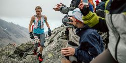 Kasie Enman vence en mujeres. Foto: Jordi Saragossa