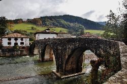 El puente navarro. Foto: 800 Dukado