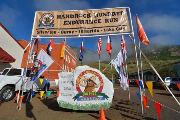 Línea de meta y salida de la Hardrock100