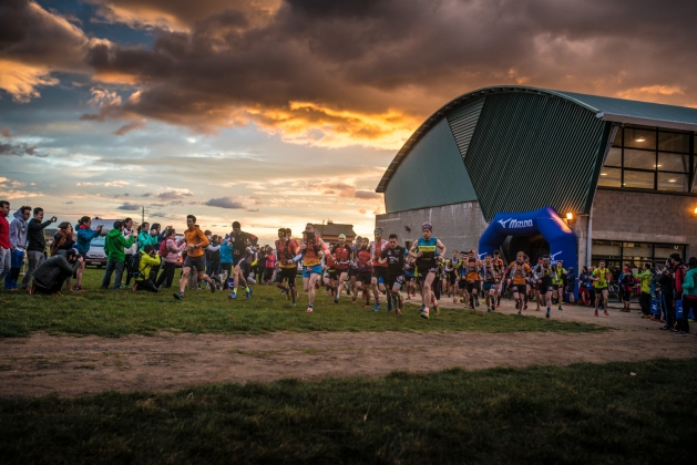 Espectacular salida del Trail Rocacorba en su modalidad de maratón por parejas. Foto Oriol Batista