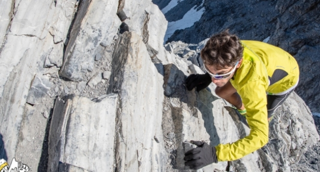 Marco de Gasperi, a punto de alcanzar la cima de Ortles de 3.905 metros de altitud, reto que perseguía el italiano desde que empezó a correr por las montañas.    Imagen: corsainmontagna.it