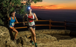 La carrera femenina se decidió en los últimos metros. La vencedora, Lourdes Cayetano (dorsal 2148) ya es campeona del Circuit trailSERIES Costa Daurada 2015.  Foto: Jordi Santacana