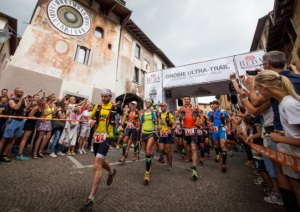 Salida de la primera edición de la Orobie Ultratrail, una carrera de 140 km, con algo más de 9500 m de desnivel positivo. Foto: Organización