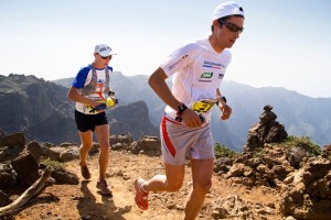 Dakota Jones y Kilian Jornet, en Transvulcania 2012. Foto: LongLight