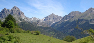 Judit Franch y Jordi Marco tienen prervisto recorrer 750 km en 16 días, con más de 40.000 metros de desnivel positivo, y subiendo a cuatro de los picos más altos de su recorrido. Imagen: hikepyrenees