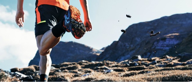 Búscate un nuevo reto: ¿por qué no hacer un maratón de montaña? Si ya has hecho unos cuantos medios maratones de montaña y empiezas a dominarlos, éste es tu momento para dar el salto a una distancia superior. Foto: .asics.co.uk