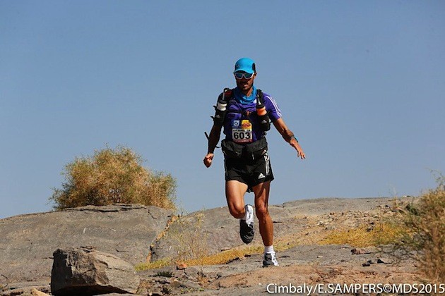 Chema Martínez, durante la primera etapa de Marathon des Sables. Foto: Organización