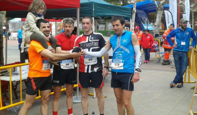 El corredor vasco y la asturiana se adjudican el quinto aniversario de la carrera por montaña mirandesa. Imagen: Organización