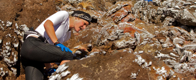 Anna Frost en Mount Taranaki (Nueva Zelanda) durante su ascensión de record mundial femenino.