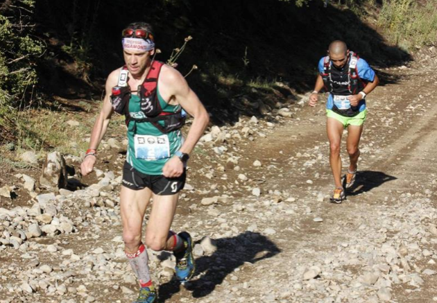 Marco De Gasperi fue el líder indiscutido durante toda la carrera. Detrás le sigue Sergio Trecamán, corredor argentino que finalizó en el 2º puesto. Imagen: Organización 