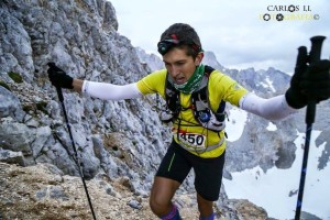 Manuel Merillas durante la Travesera de los picos de Europa. Foto: Carlos LL. Fotografía