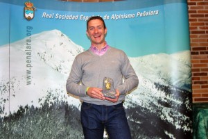 Luis Alonso Marcos tras recibir la medalla de oro al Mérito Deportivo. (Foto: Organización)