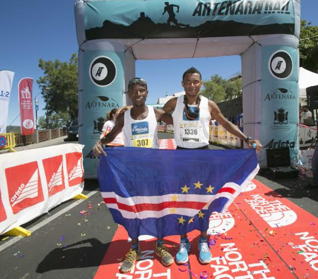 Los indiscutibles reyes de la Artenara Trail 2015: los caboverdianos Danilson Pereira y Adilson Spencer.   Imagen: Organización