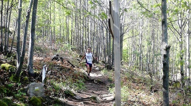 Dani Remón, que finalmente fue noveno, durante un descenso de la prueba. Foto: FEXME