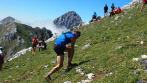 Raúl García Castán sufriendo la subida. Foto: Montaña Montaña