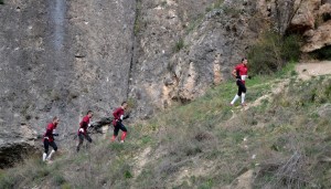 Una de las vertiginosas subidas de MAMOCU, desde la parte inferior de las hoces. Foto: Organización