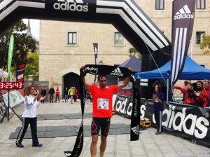 En solitario y a siete minutos del segundo en la Races Trail Running