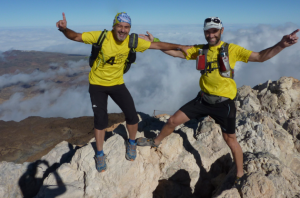 Chelis Valle y Miguel Caselles en la cima del Teide. Imagen: Chelis Valle