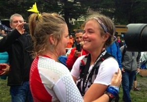 Anna Frost y Emelie Forsberg, al término de TNF San Francisco. Foto: Irunfar.com