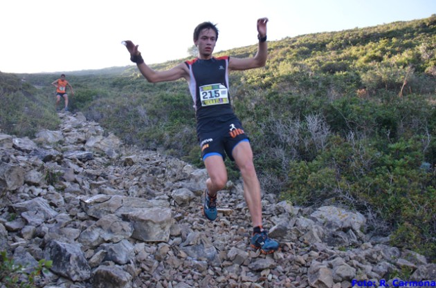 Rapidez en la bajada de una senda pedregosa. (Organización Tramun Trail l'Escala)