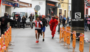 Se decidió Infern Trail con un sprint final entre Josué Aran y Pedro Martinez, tras recorrer los 43.8 km. Imagen: Organización