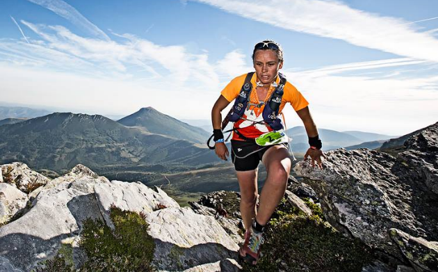 Anabel Merino, del equipo Picos Xtreme, era la gran protagonista en la carrera Ultra de 55 kilómetros, finalizando en la 12ª posición de la general. Foto: Ruben Fueyo