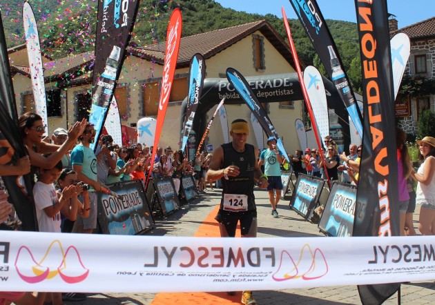 Alfredo Gil impuso un ritmo trepidante que le permitió marcar el nuevo tiempo récord de la Transvaldeónica (3:03:51). Foto: Fdmescyl